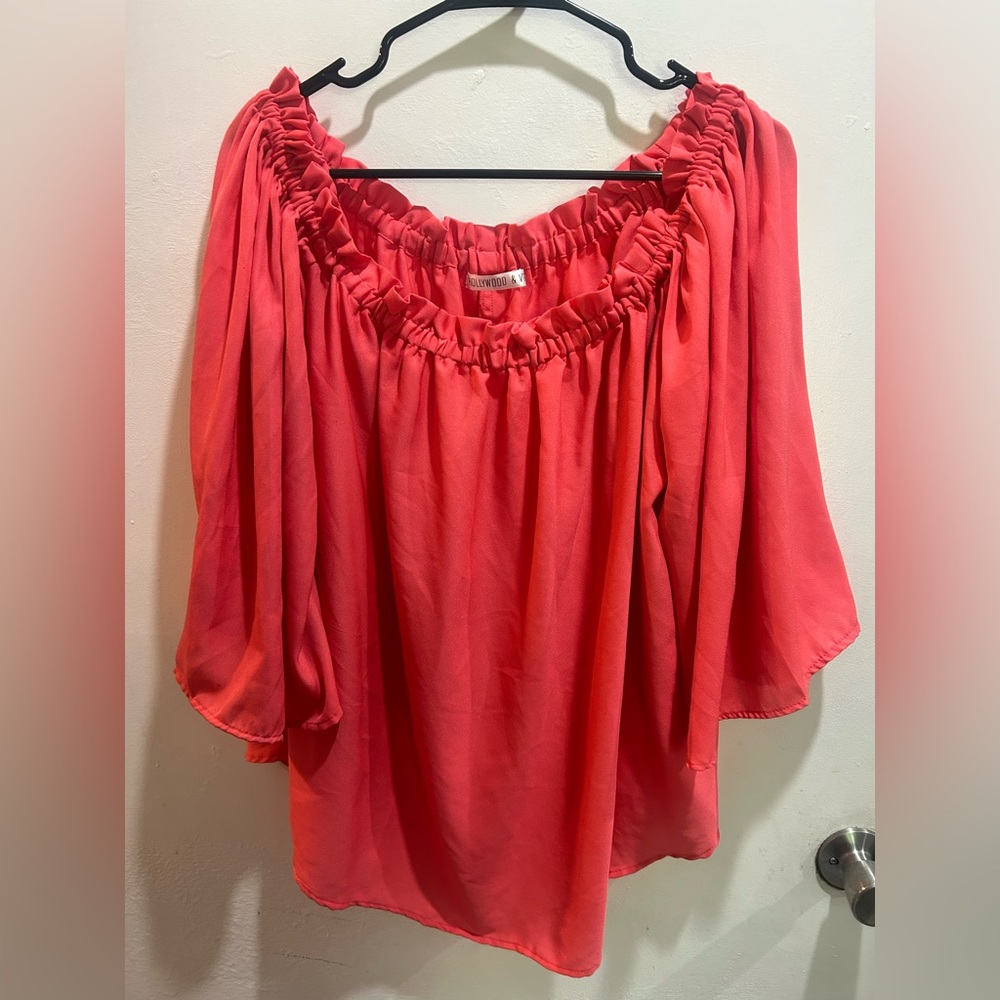 💥3/$10💥 Plus size off the shoulder top